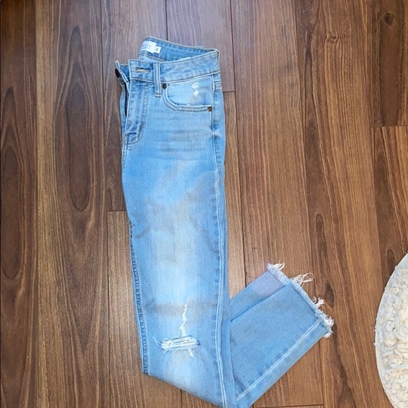 Fashion Nova Denim - Cute Distressed Denim, size 0, perfect condition